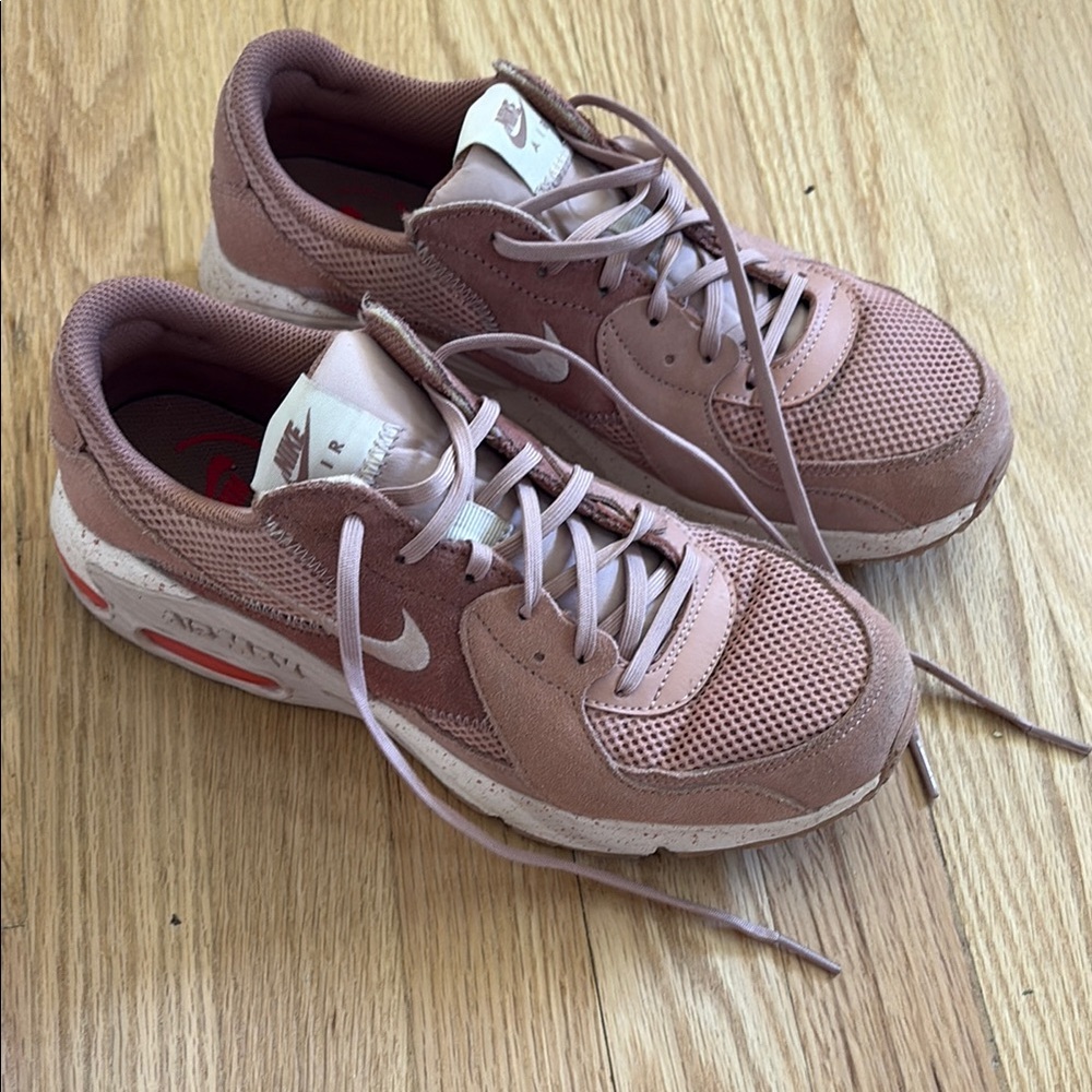 Nike Women's Pink Sneakers